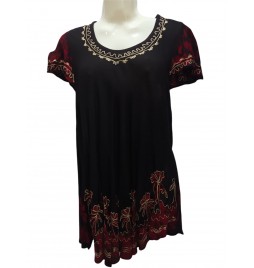 Blusa negra y roja con bordados ocre